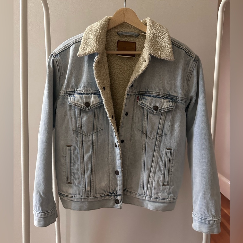 Levis Sherpa trucker jacket